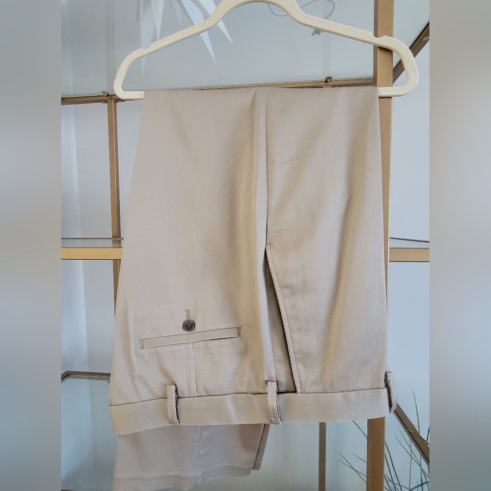 NWOT Men's Haggar Classic Fit No Iron Premium Khakis 38X32
